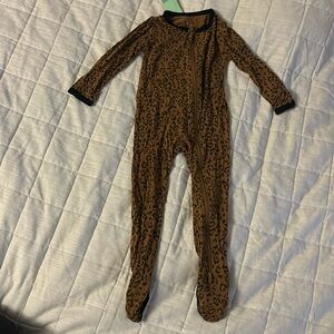 Kyte Baby zippered footie - cheetah print size 12-18 months